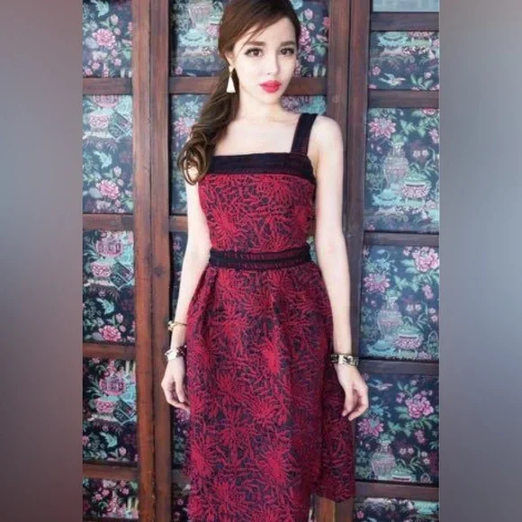 JARIYA Medium CROCHET BACKLESS DRESSS - Picture 3 of 13